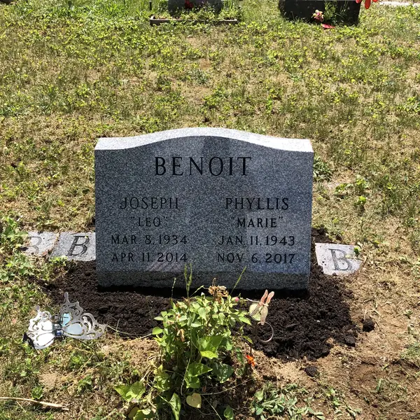 Slant monument — Benoit