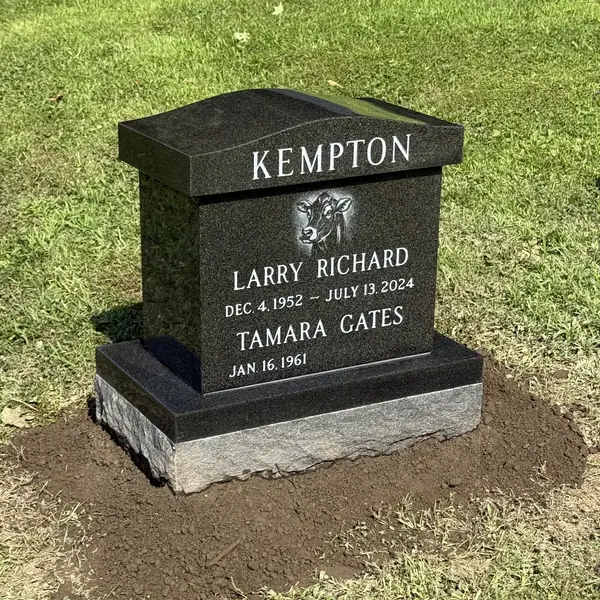Cremation memorial by Champlain Monuments